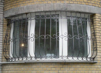 Металлическая решетка для окна объемная
