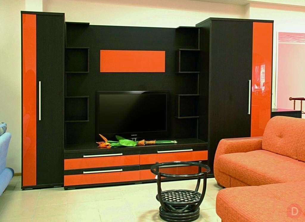 Мебель стенка для комнаты со шкафом и местом для телевизора фото