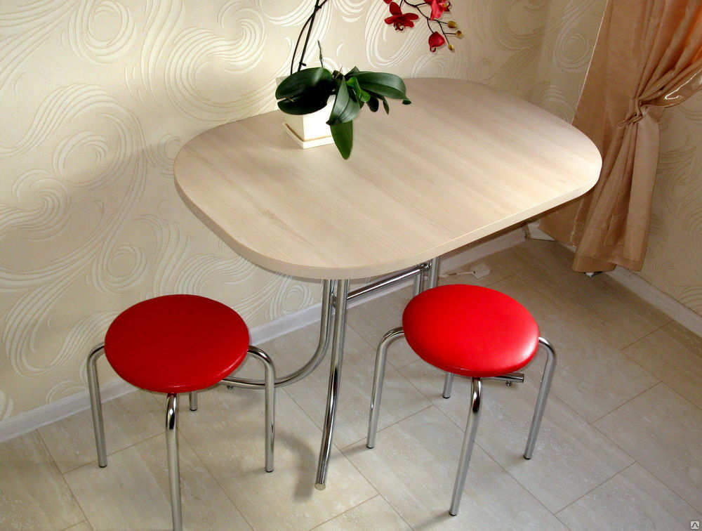 Небольшие кухонные столы. Компактный стол на кухню. Стол на маленькую кухню. Стол для маленькой кухни. Овальный стол на кухню.