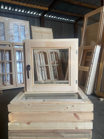 Деревянное окно со стеклопакетом ОДСП 600х600